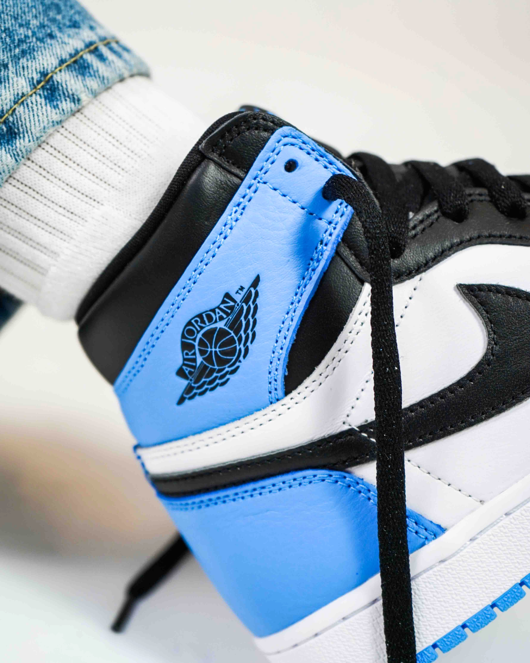 Air Jordan 1 Retro High OG UNC Toe