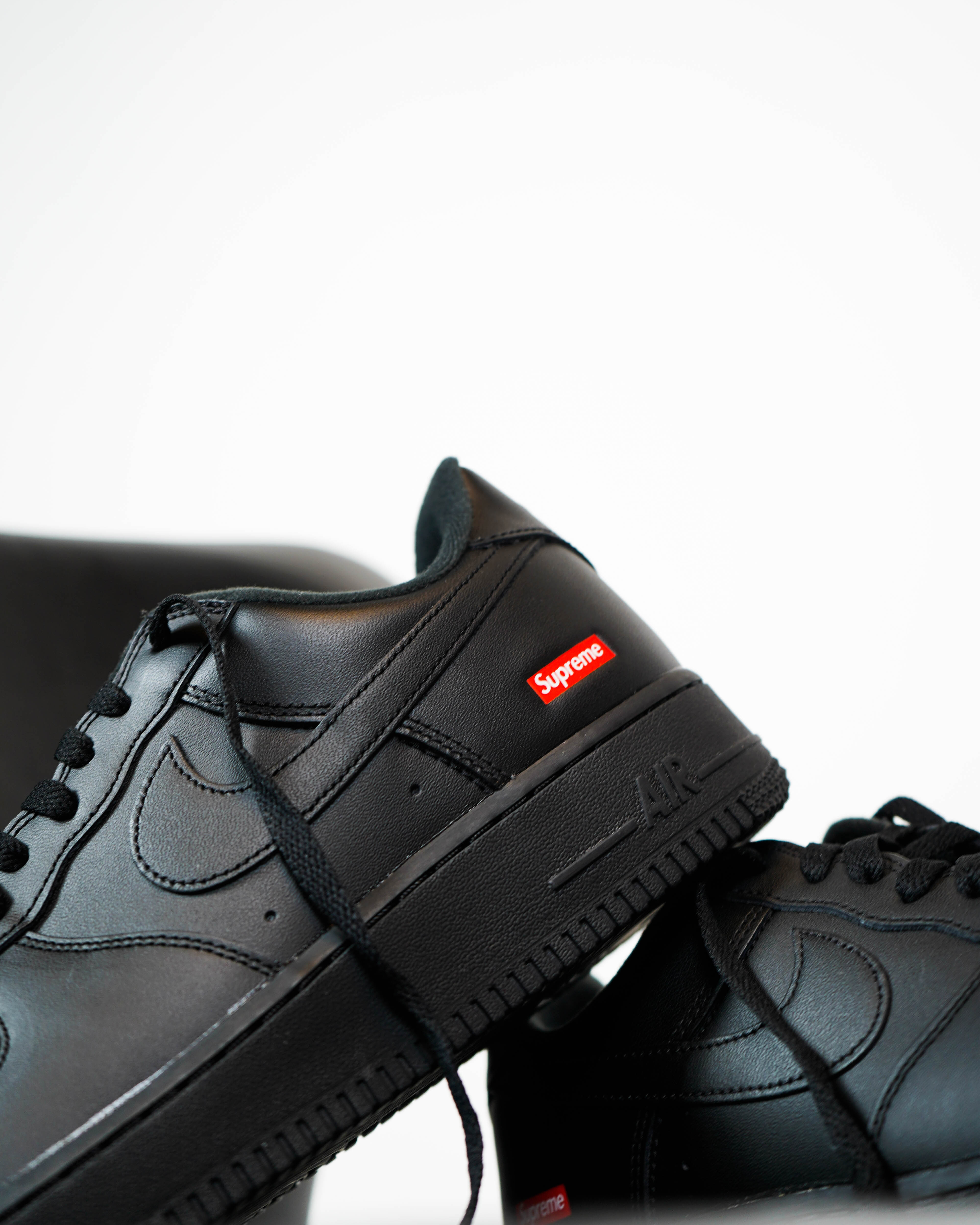 Nike Air Force 1 Supreme Black