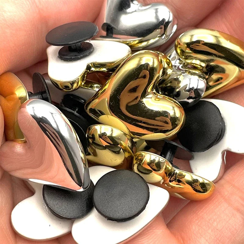 Heart Pins in Gold & Silver – Shoe Decorations for Open Toe Shoes