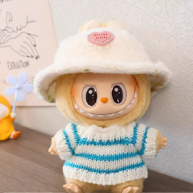 Mini sweater outfit + hatt – passar 17cm vinylfigur (t.ex. Labubu)