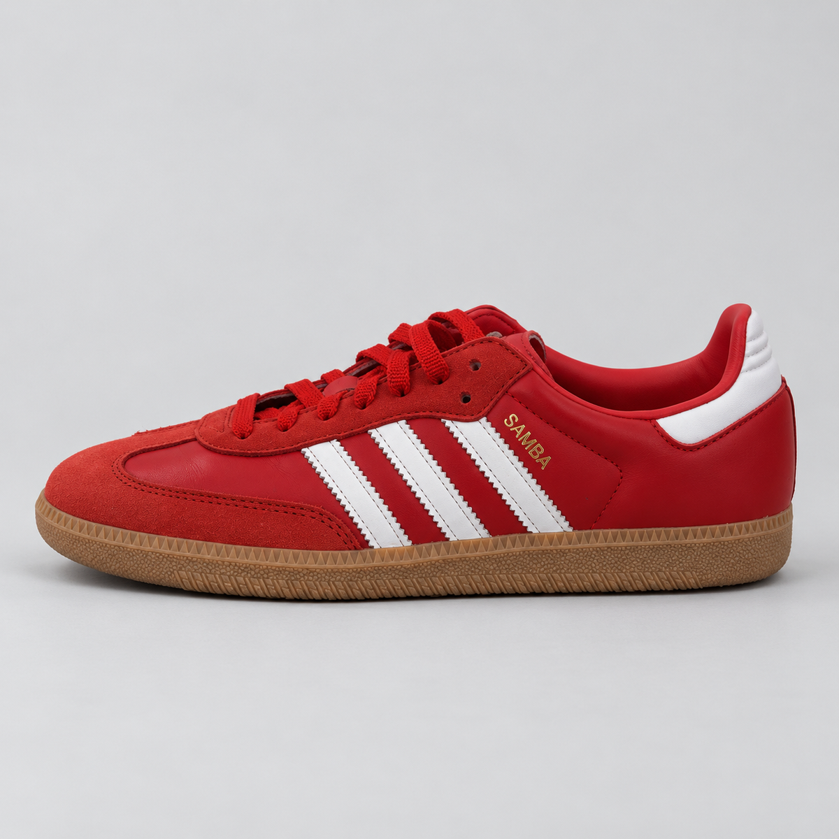 Adidas Samba röd vit, sidovy med tån åt vänster