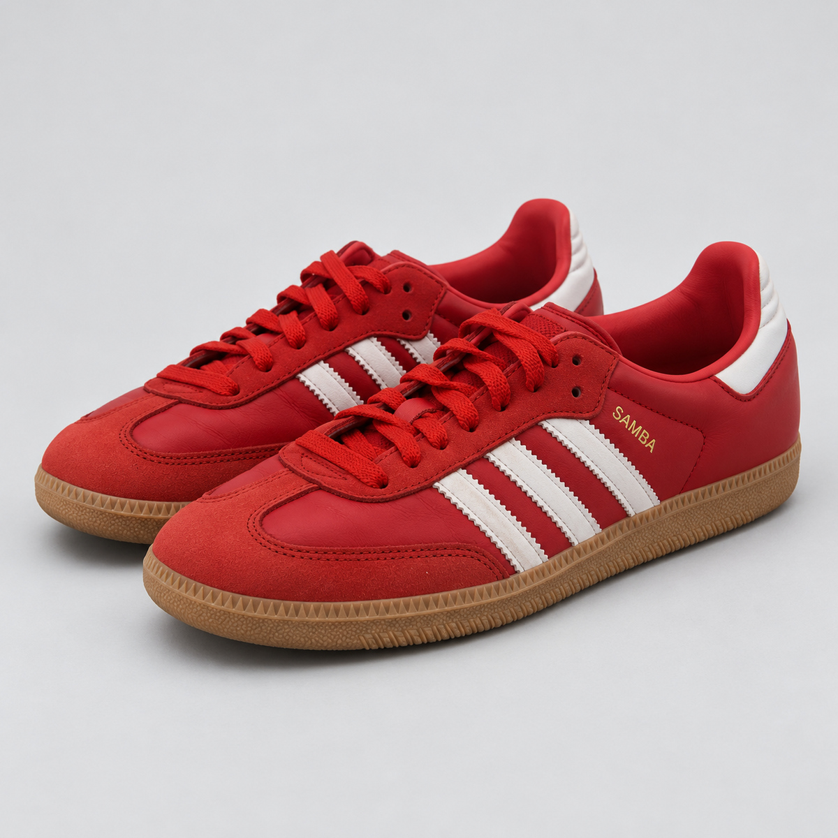 Adidas Samba röd vit, snett framifrån