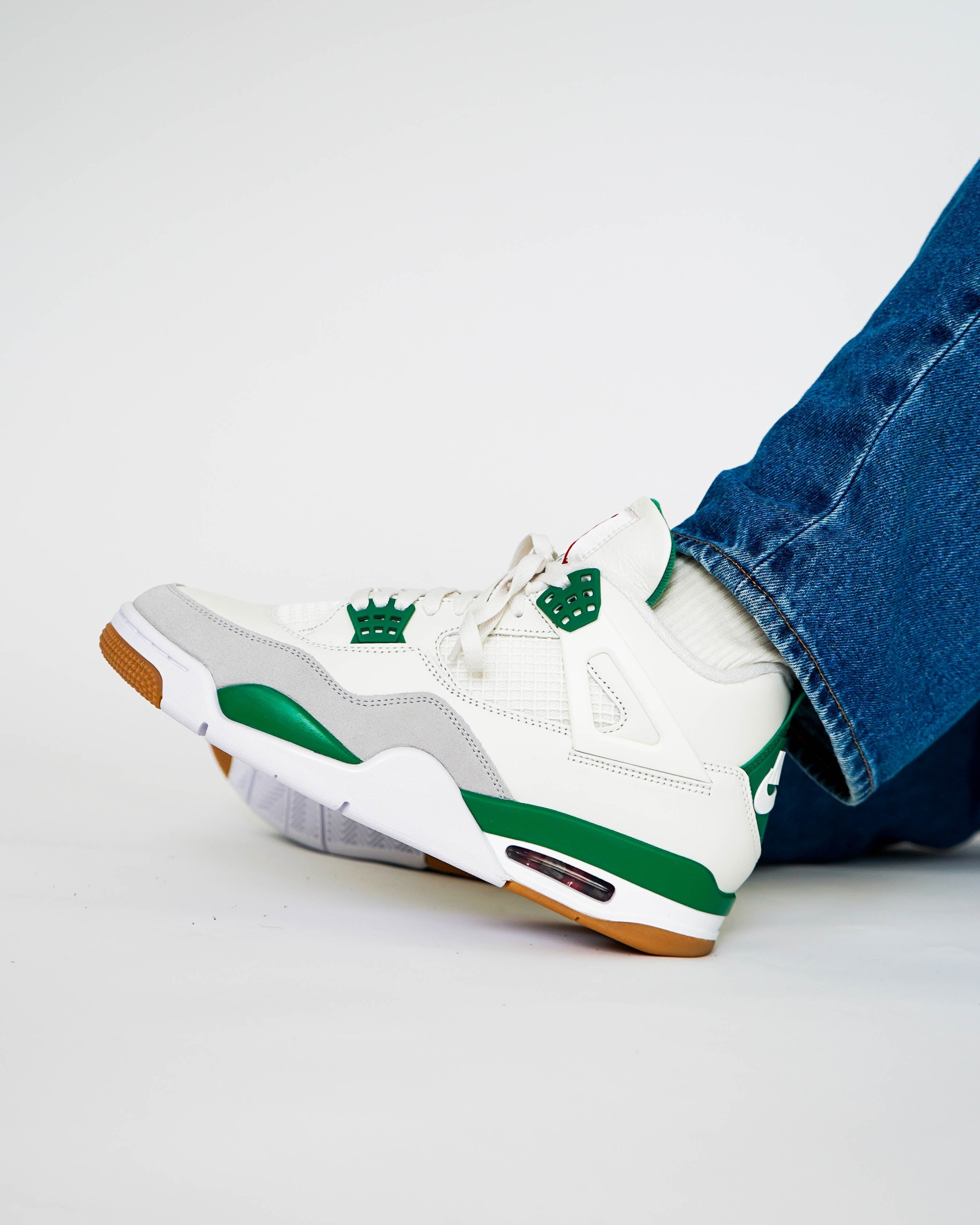 Air Jordan 4 Retro SB Pine Green