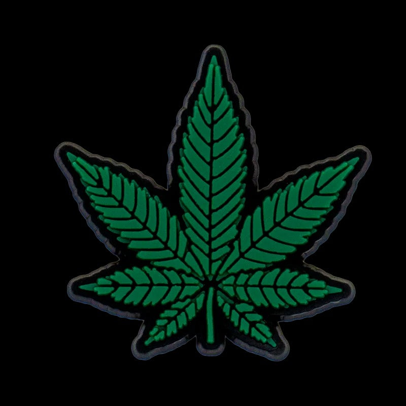 Green Leaf Charm – Iconic Detail for Your Style