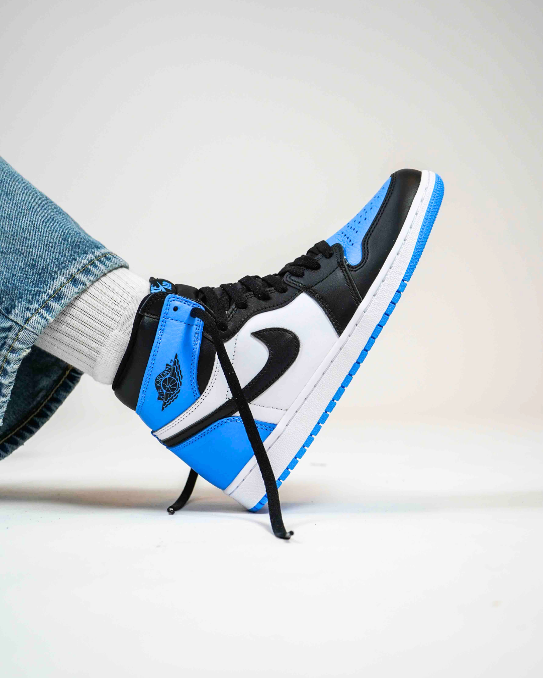 Air Jordan 1 Retro High OG UNC Toe