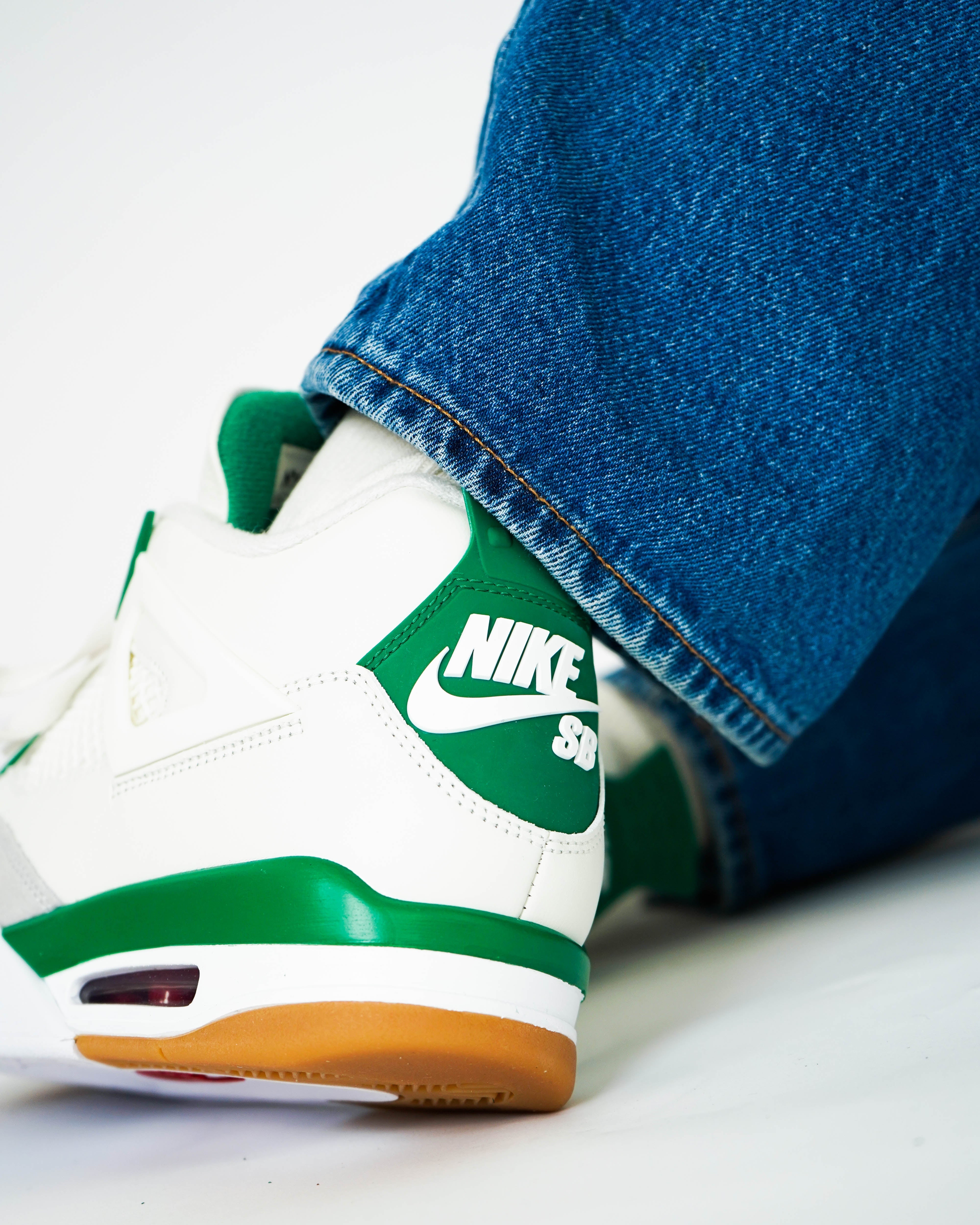 Air Jordan 4 Retro SB Pine Green