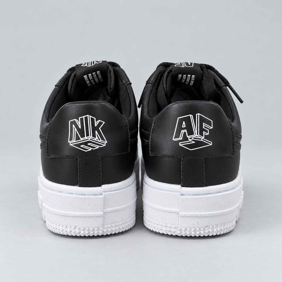 Nike Air Force 1 svart vit, bakifrån